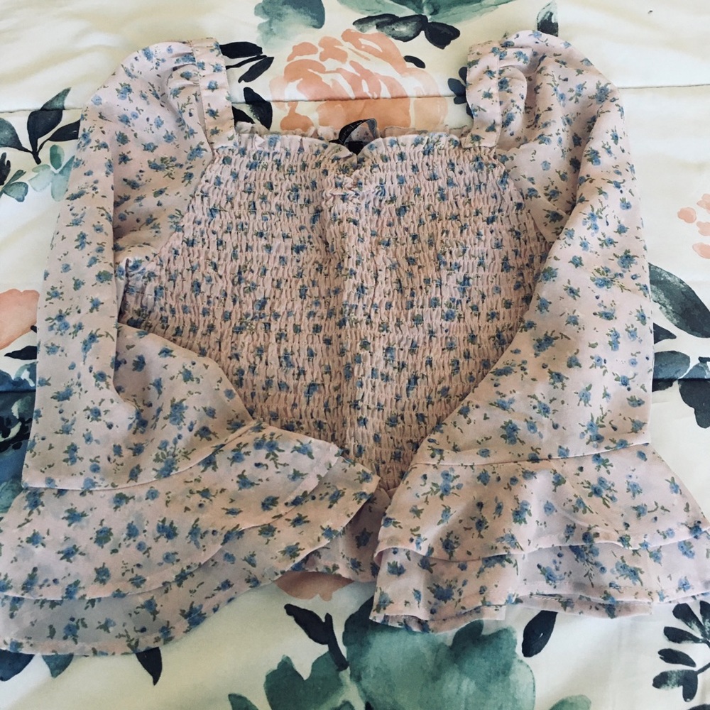 SOLD Cute floral top SOLD